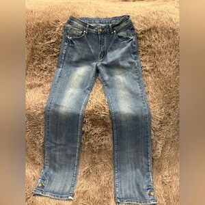 Embroidered detail back pocket women’s jeans. Off brand boot friendly. NWOT